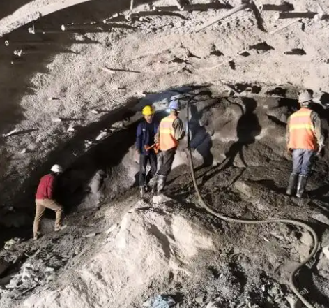 川汇拱顶带模注浆料的施工流程及注意事项